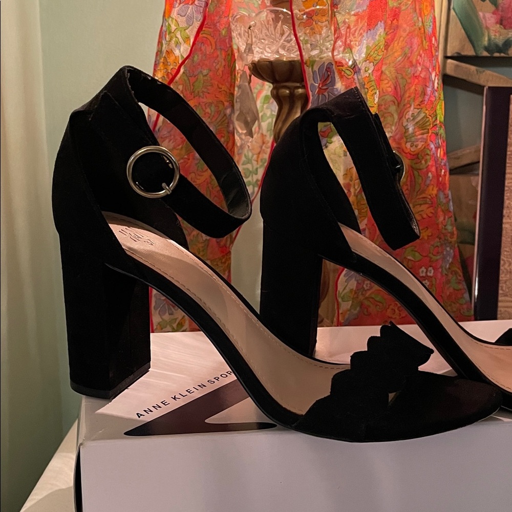 H & M Black Suede Block Heel Sandals with Ankle Strap EU 37 / US SIZE 7